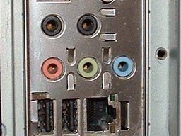 Computer showing the blue input port for stereo recording